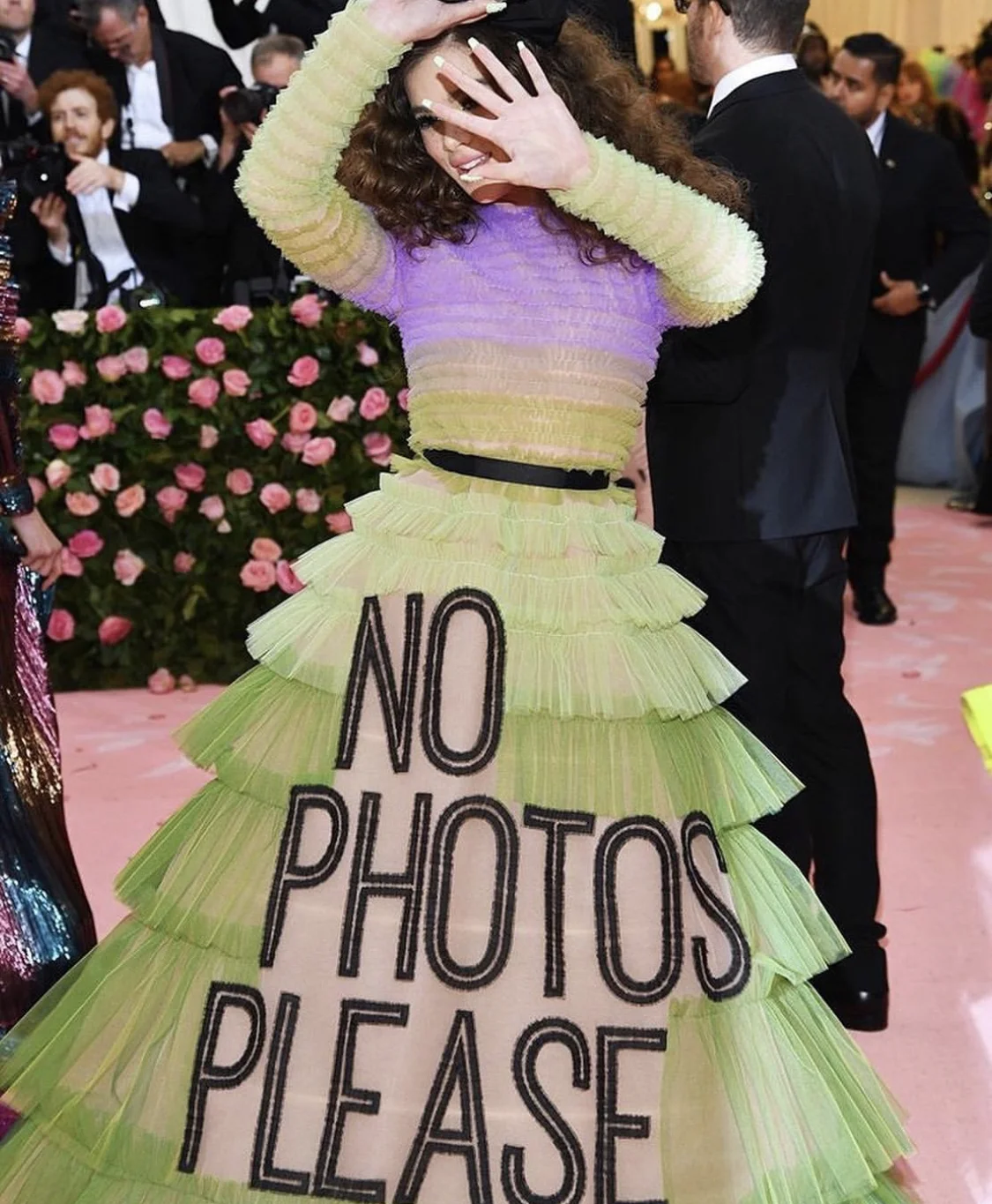 PAPARAZZO BEWARE: HAILEE STEINFELD IN VICTOR & ROLF