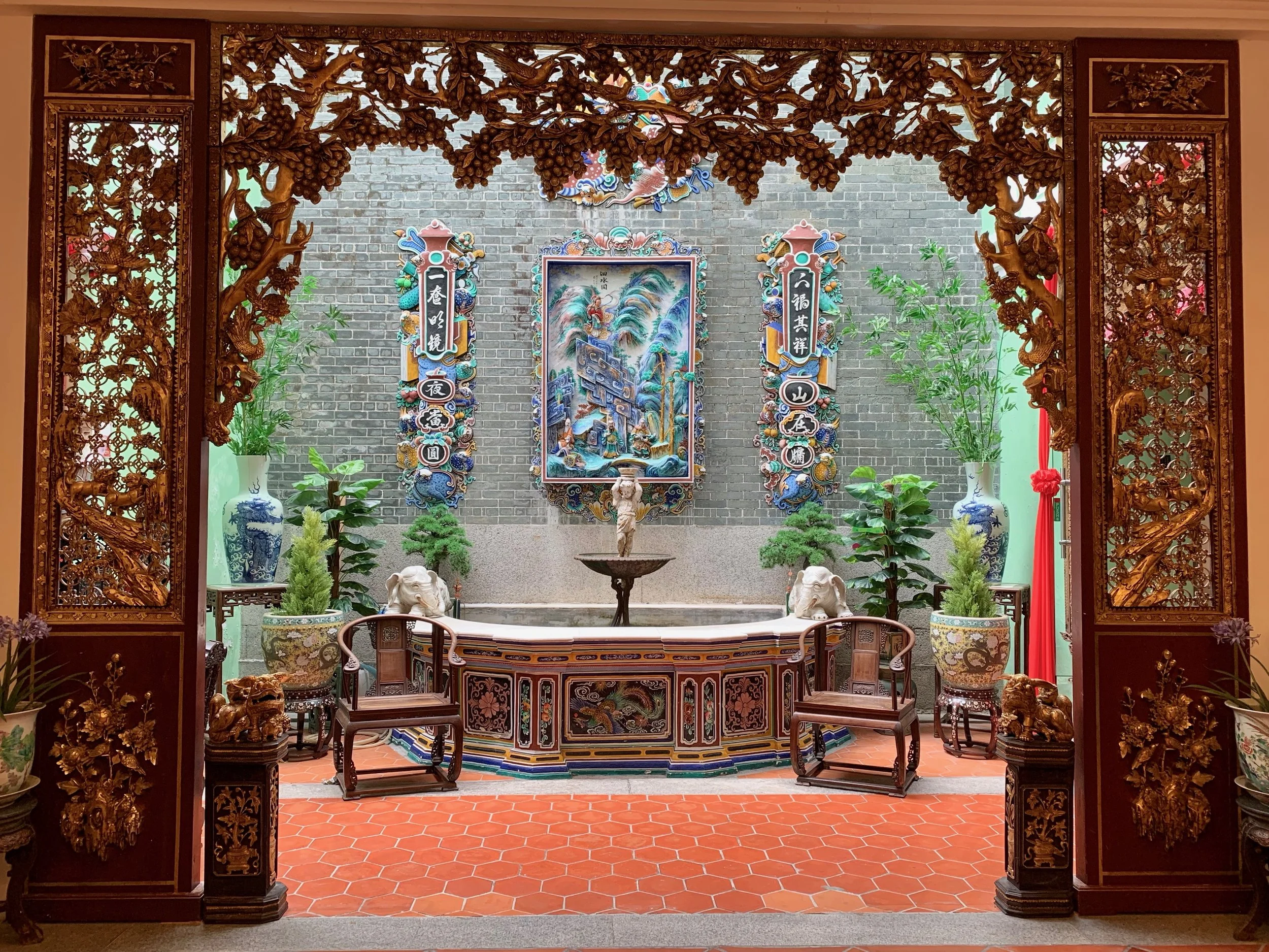 This is the transition courtyard between the mansion and the jewelry exhibit.