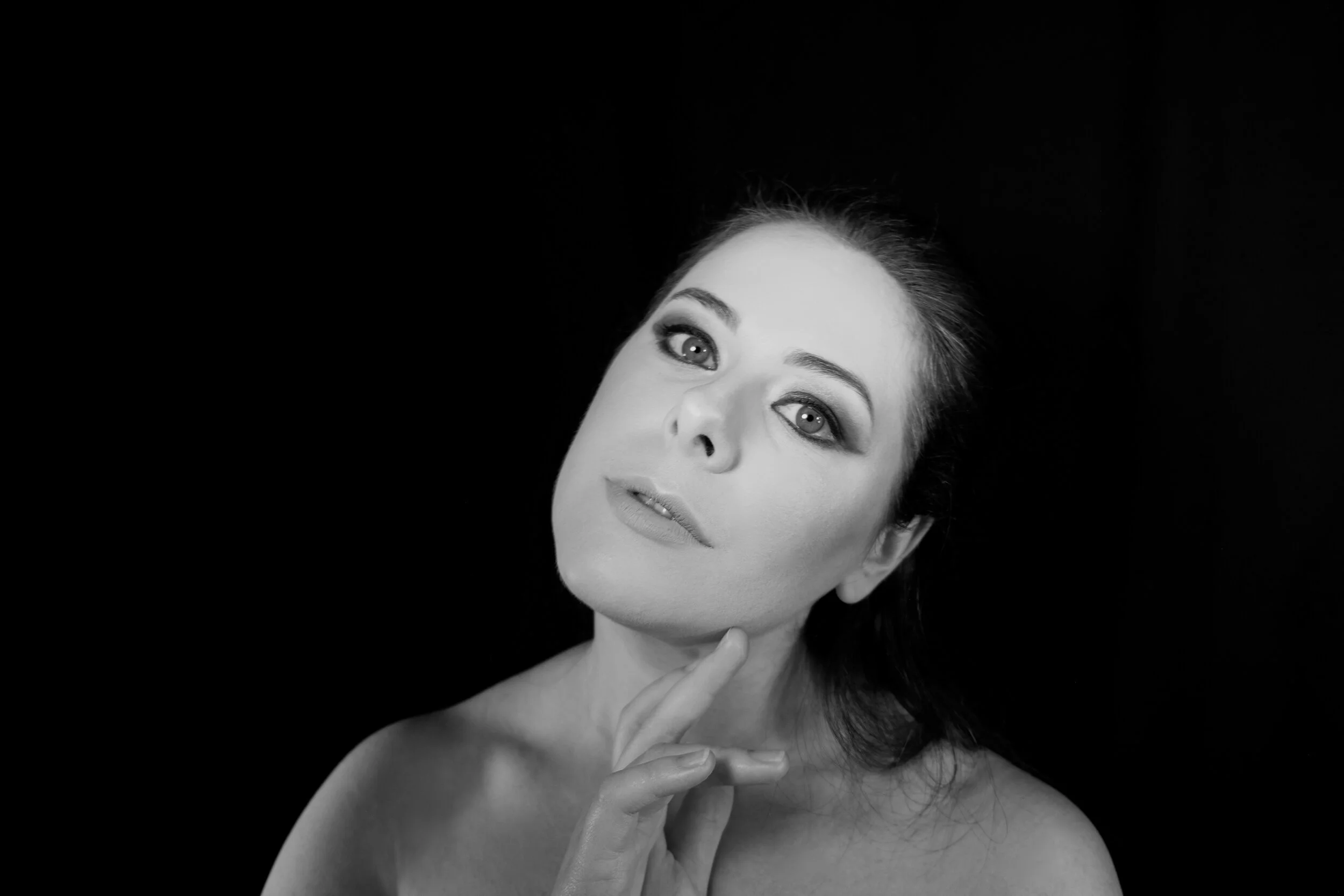 Profanum, the new album of Soprano Rachel Hippert is OUT