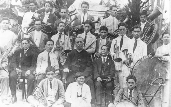 segunda banda municipal integrada por exalumnos del centro don bosco año 1915.jpg