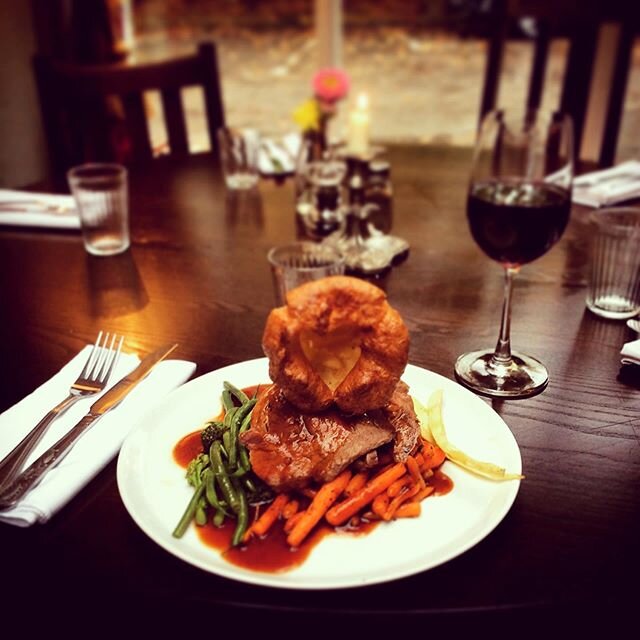 Our Home Dining offering is available Sunday including roast dinners! Reserve your lunch before 12noon!! #sundayroast #takeawayfood #chobham https://www.fourhorseshoeschobham.co.uk