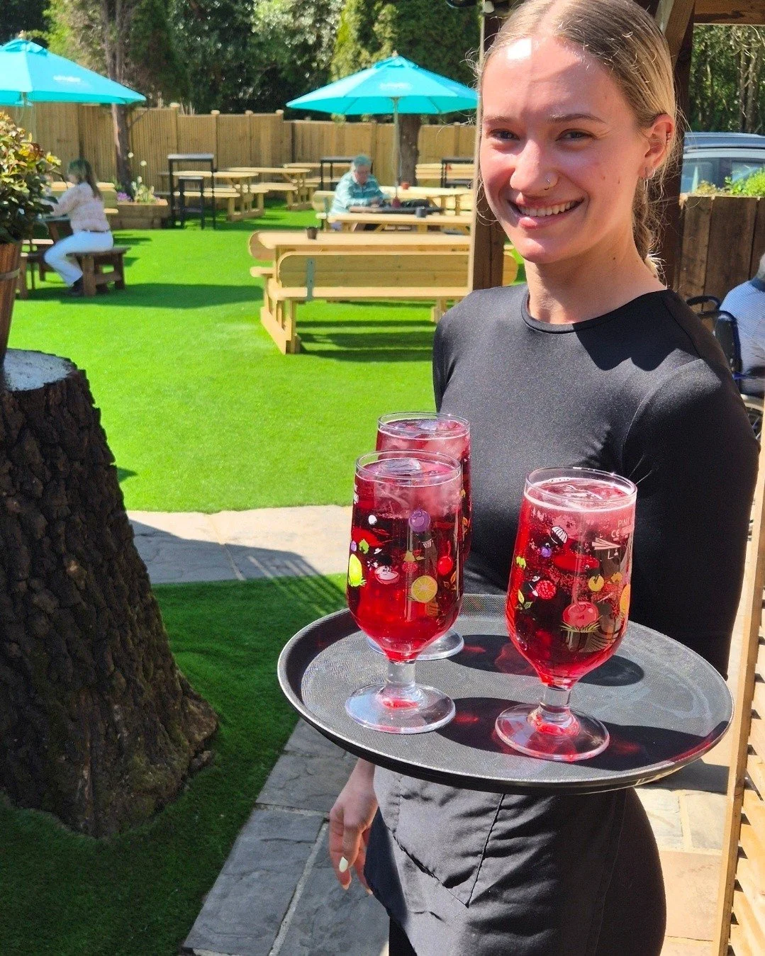 ☀️ BANK HOLIDAY WEEKEND STARTS HERE ☀️

The sun is shining, the drinks are cold 🍹 and the kitchen is serving up some amazing food 🍴

Join us at The Four Horseshoes Chobham this Bank Holiday weekend and make the most of the sunshine with friends, gr