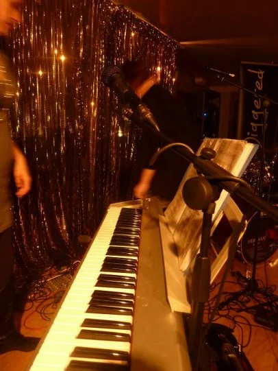 Crowd Bowled over by Jiggered