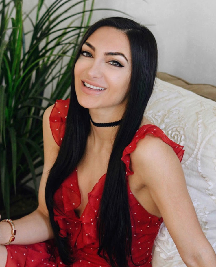 SOCIAL MEDIA EXPERT | PRODUCER | CONTENT BLOGGER