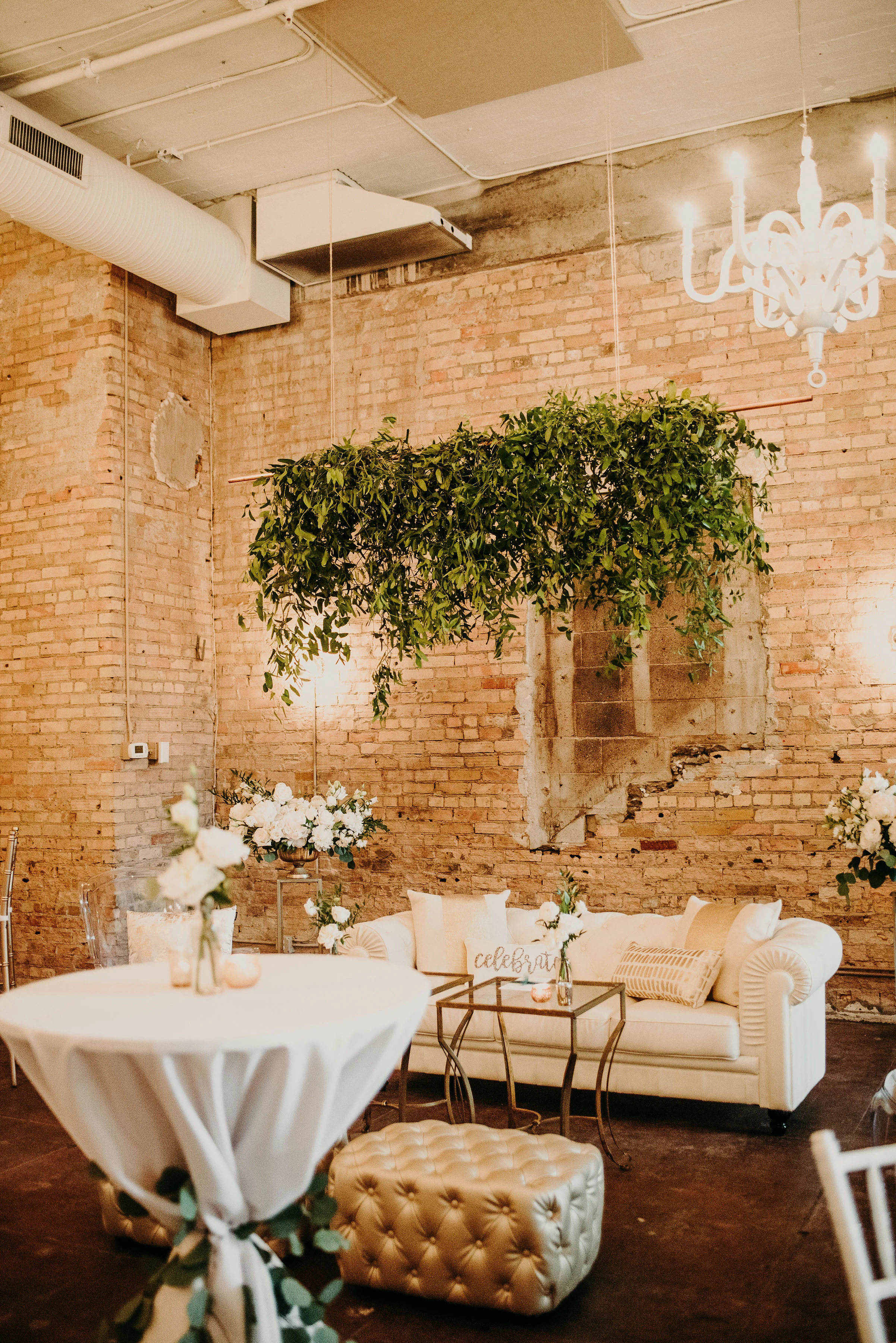 Linen Effects provided beautiful linens along with this amazing lounge moment for Lara + Dominic’s Loring Social wedding, talk about more than just linens! Photo / / Ali Leigh Photo