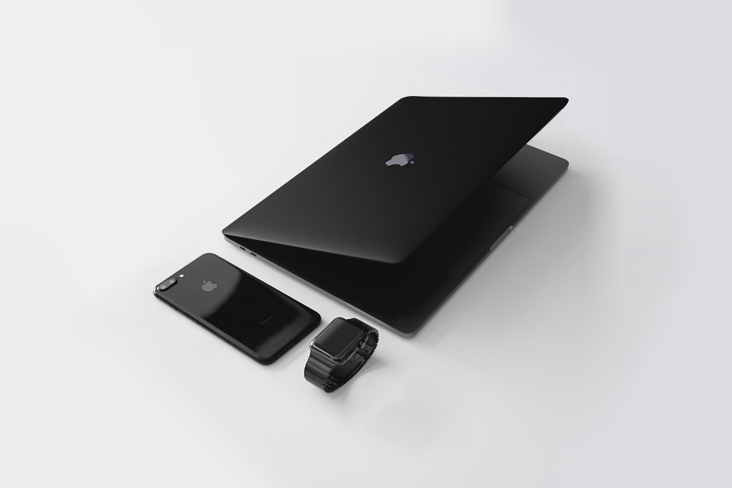 Black+macbook+and+phone.jpg