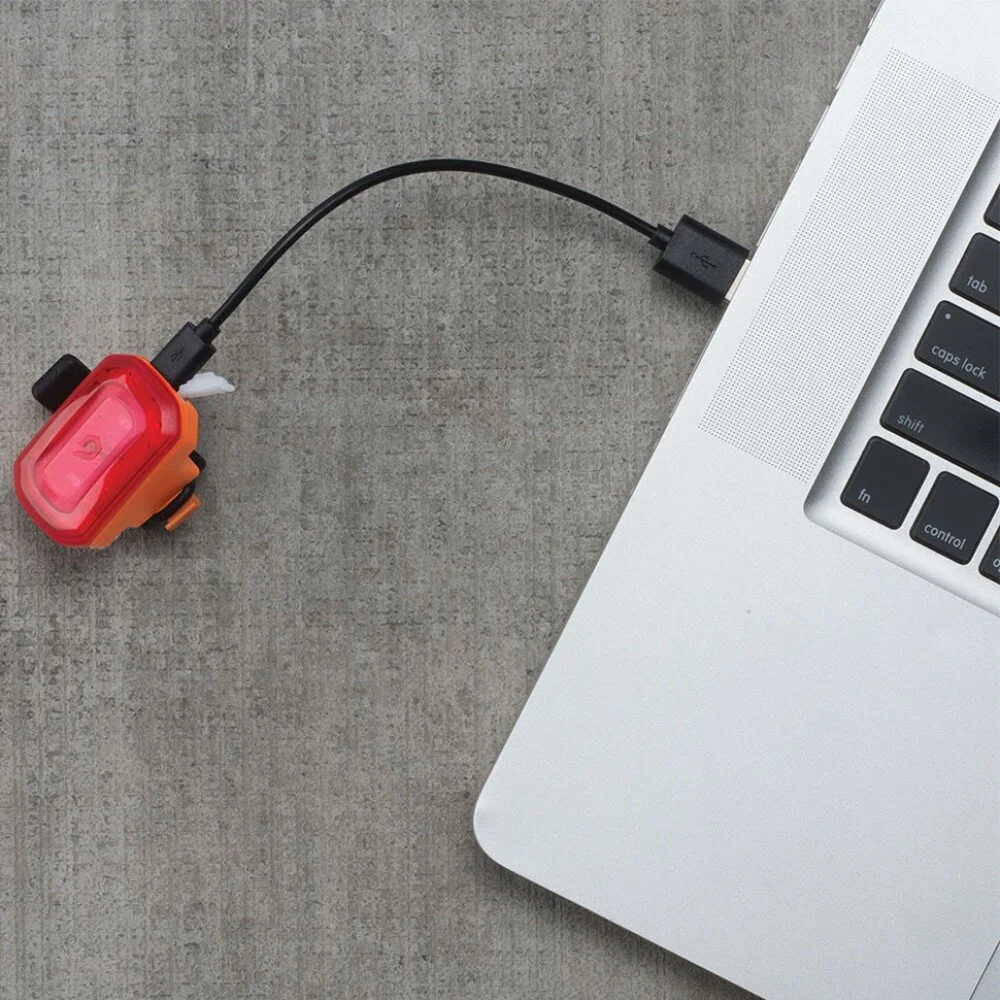 blackburn-click-usb-rear-light-charging_1.jpg