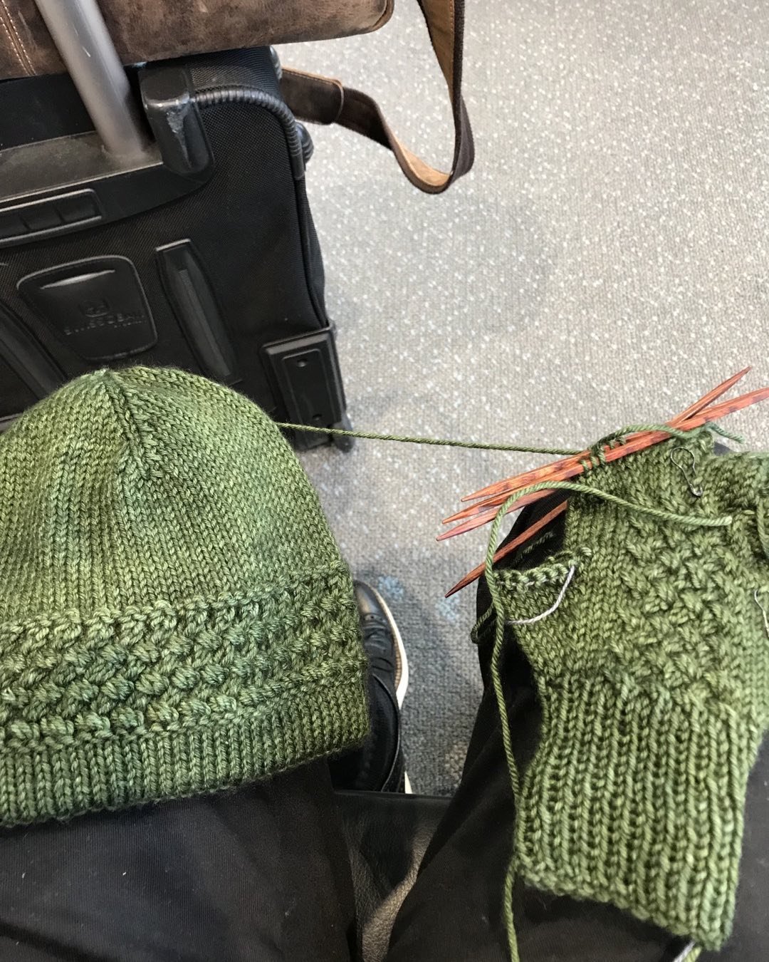 Flight delay&hellip;made all better by getting to knit with this amazing yarn by @redstagfibre . Dachas DK, 60% Merino, 20% silk, 20% yak.  Colorway Glas.  My Woven cable hat and fingerless gloves patterns.  #redstagfibre #airportknitting #knitting #