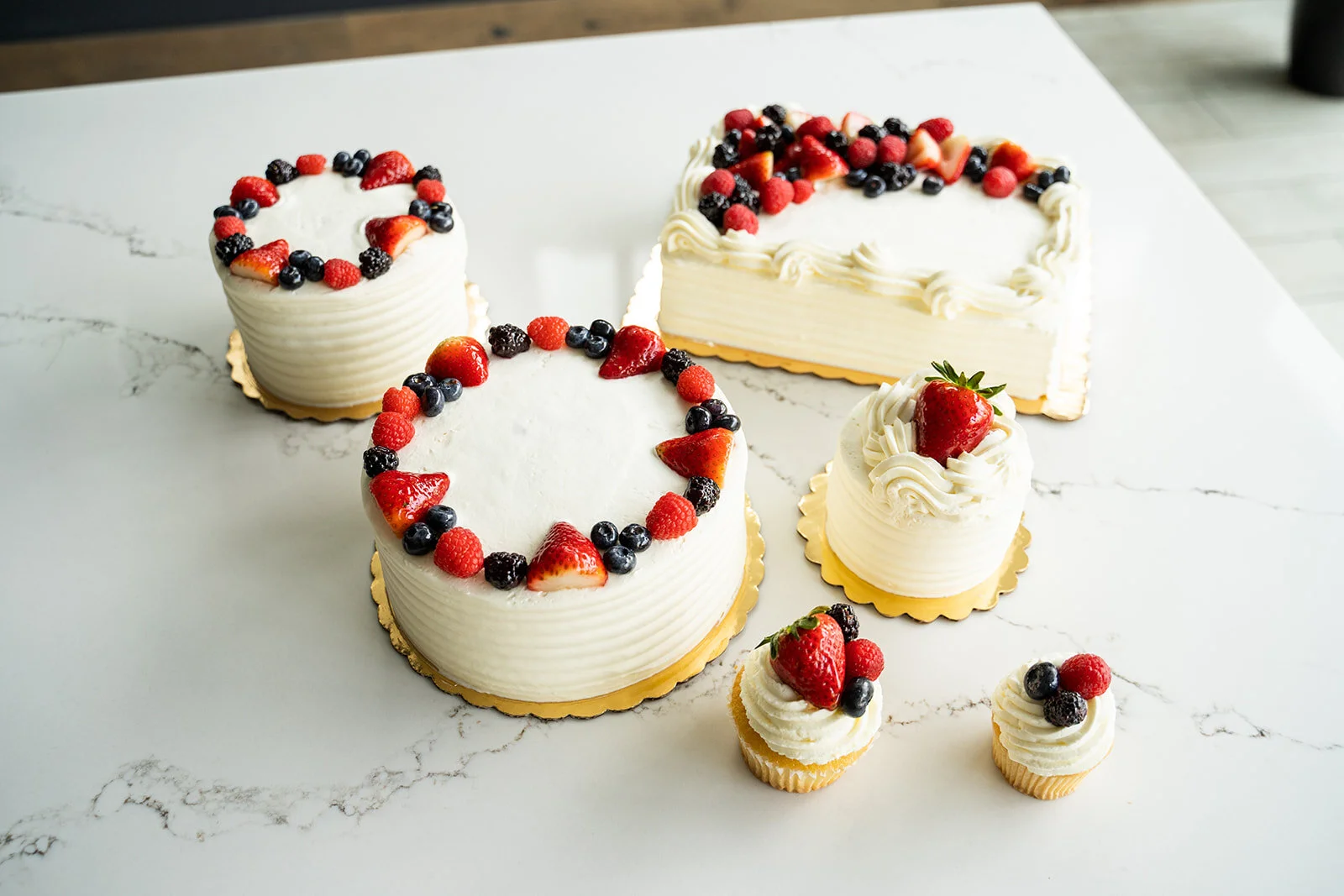Cake Colorado Microweddings This recipe for berry chantilly cake is a light and yellow cake with plenty of fresh berries and a unique fluffy whipped cream frosting. https coloradomicroweddings com cake