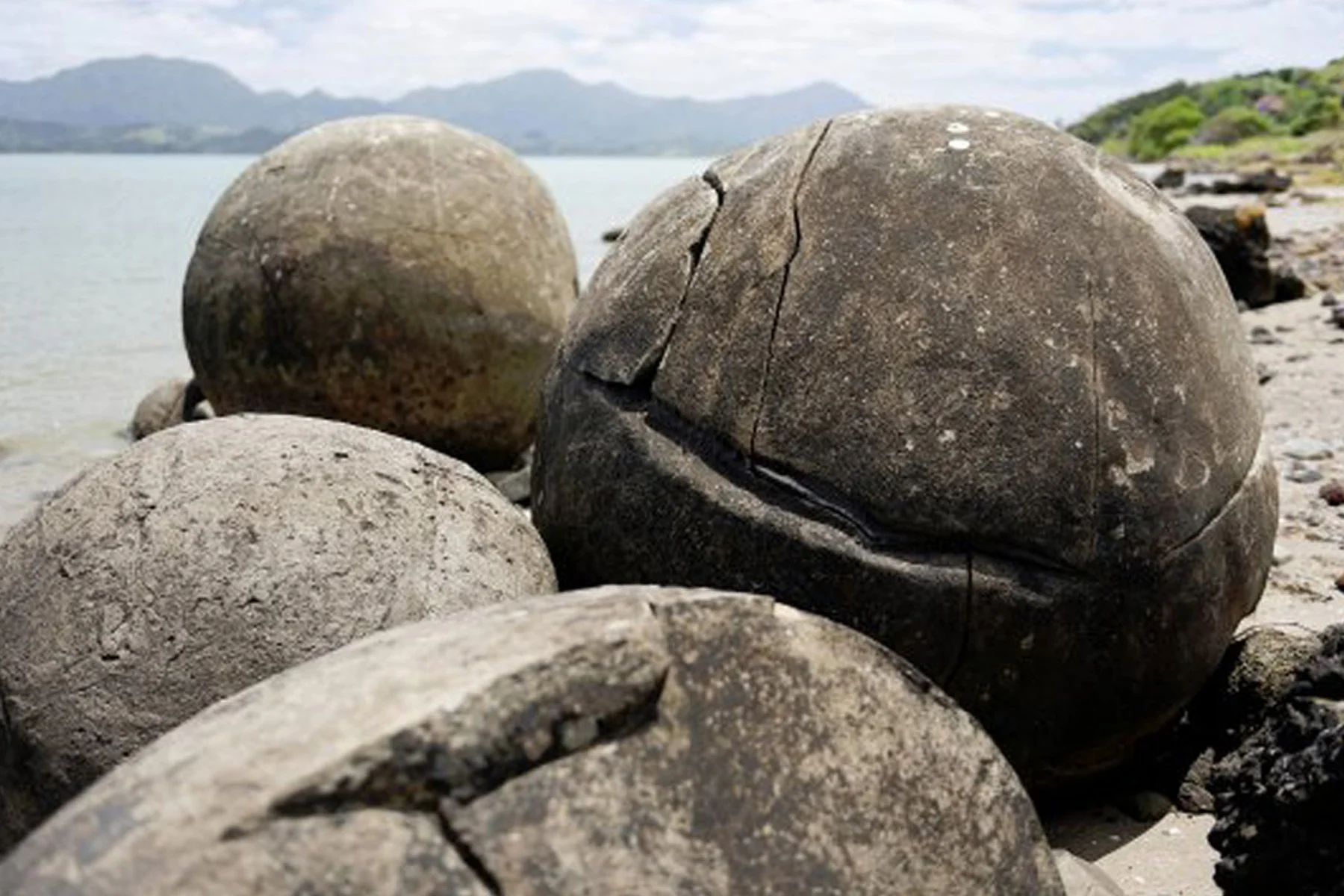 NEW_0020_koutou boulders.jpg