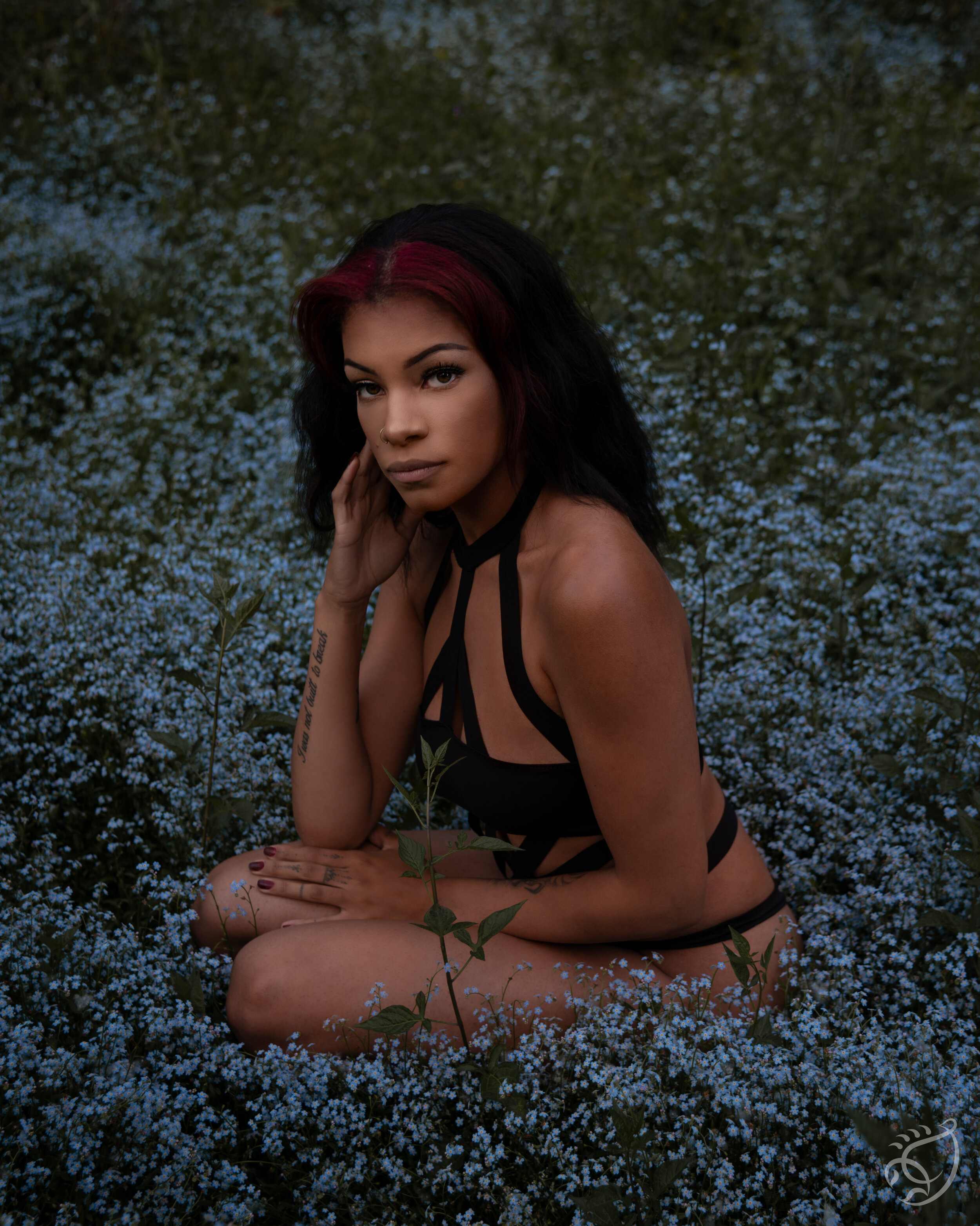 BOUDOIR IN THE FLOWERS