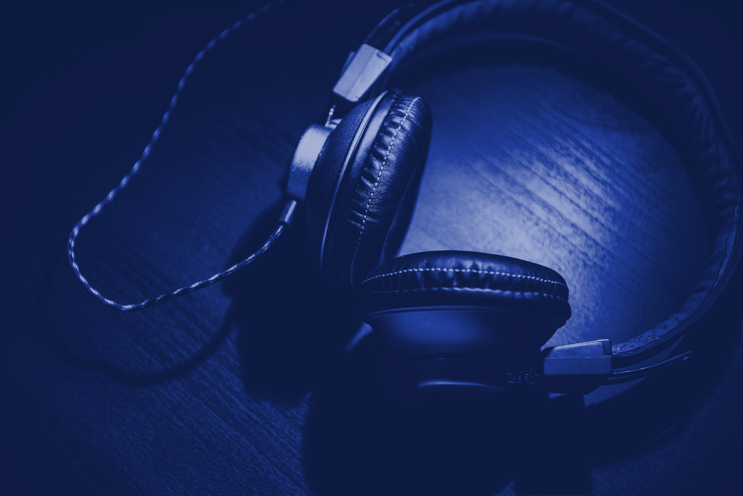 BLUE HEADPHONES 2.png