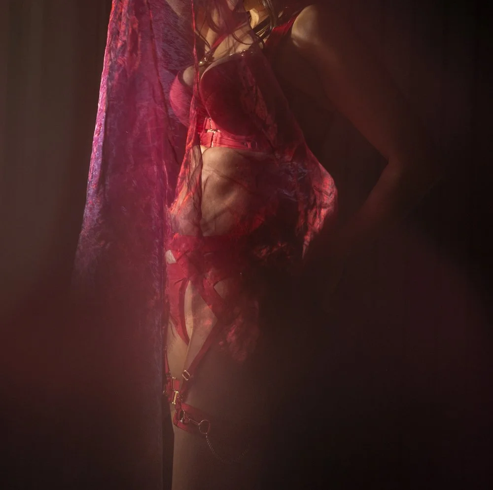 boudoir_womenportraits_estherBUNNNING003.jpg