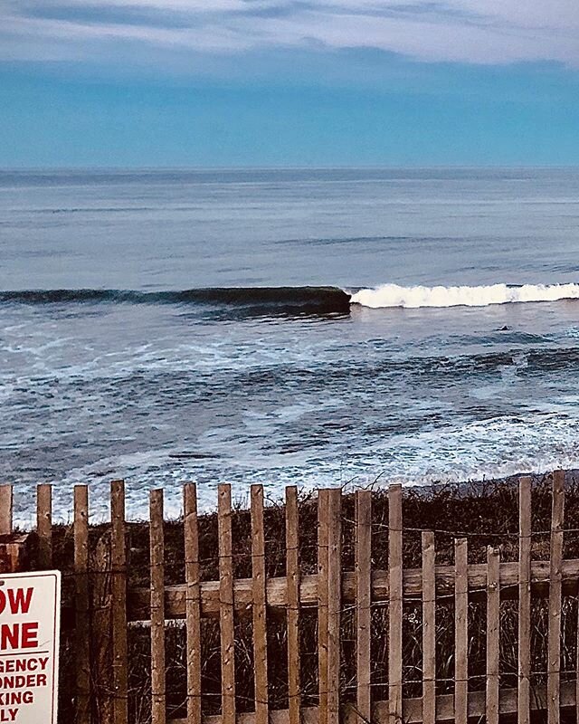 Well. That was fun 💁🏻&zwj;♀️🔮
.
.
#capecod #may #springsurf #sunsandsea #rejuvenation #getyourgear #surfquiver #coldwatersurf #newengland #wavesfordays #lukesleashbroke 😉