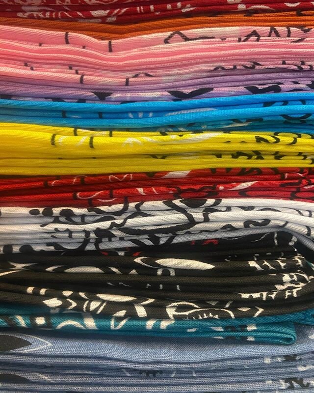 Just incase you didn&rsquo;t know, we are fully stocked with rad bandanas 😷!!!
.
.
#coveryourmouf #fixyourface #bandanas #fashion2020 #capecod #wegotyoucovered #literally #protestfashionably