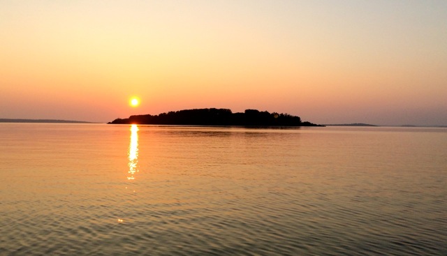 Sunset at Lac La Biche, AB (photo by: @thelotuspage )