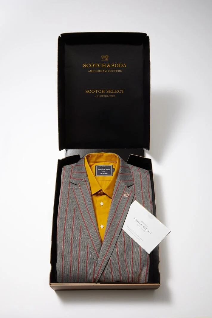 1Box_Suit_045_BiggerBox_FFF7.jpg