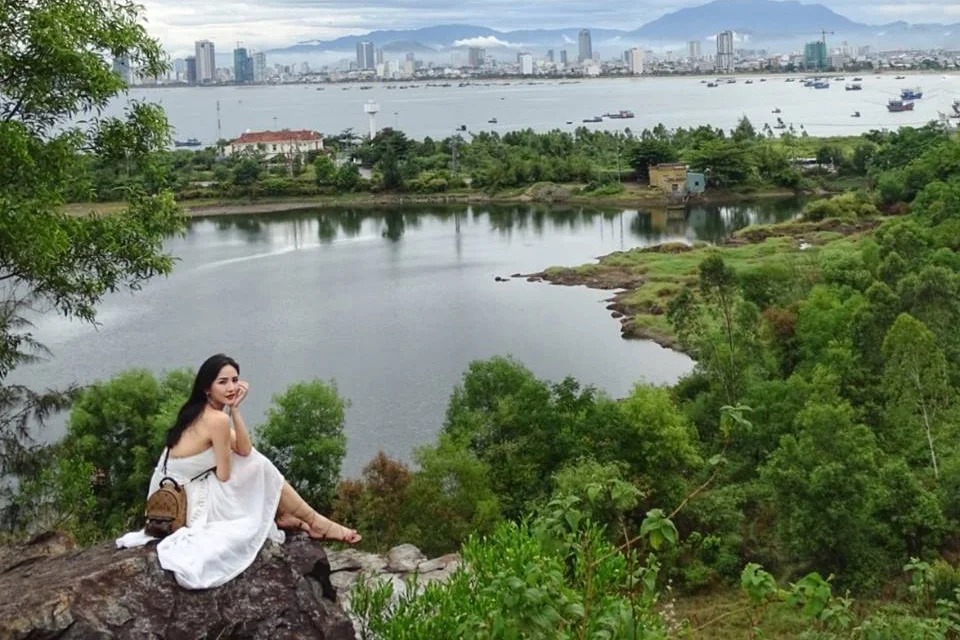 girl-lake.jpg