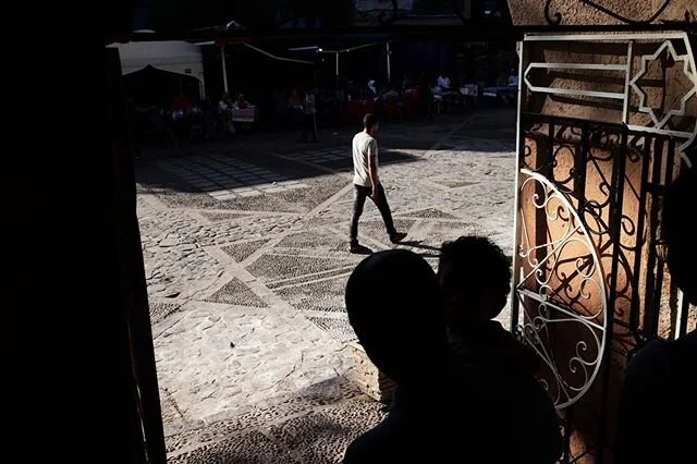 Sun&amp;shadow #marocco #streetphotography #lensculturestreets #photooftheday #yourshotphotographer #leica_world #leica #leicaphotography #leicamp #travel #koeln #city #peoplephotography #people #sun #shadow #trip #menschen #35mm #instagood #inspirat