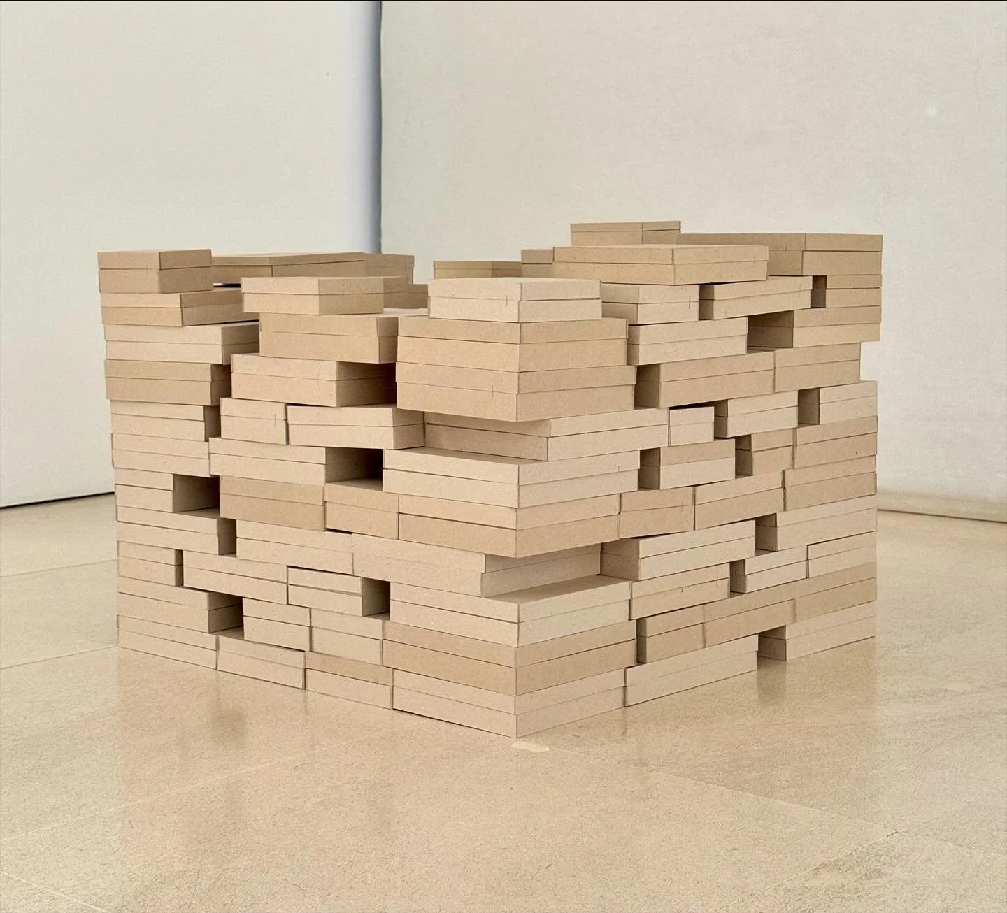 Os invito a conocer mi &uacute;ltimo proyecto &ldquo;Laberintos en mi Universo&rdquo; Estar&aacute; expuesto  junto a una selecci&oacute;n de mis pinturas, hasta el  6 de diciembre en el Centro Cultural Anabel Segura. Alcobendas.