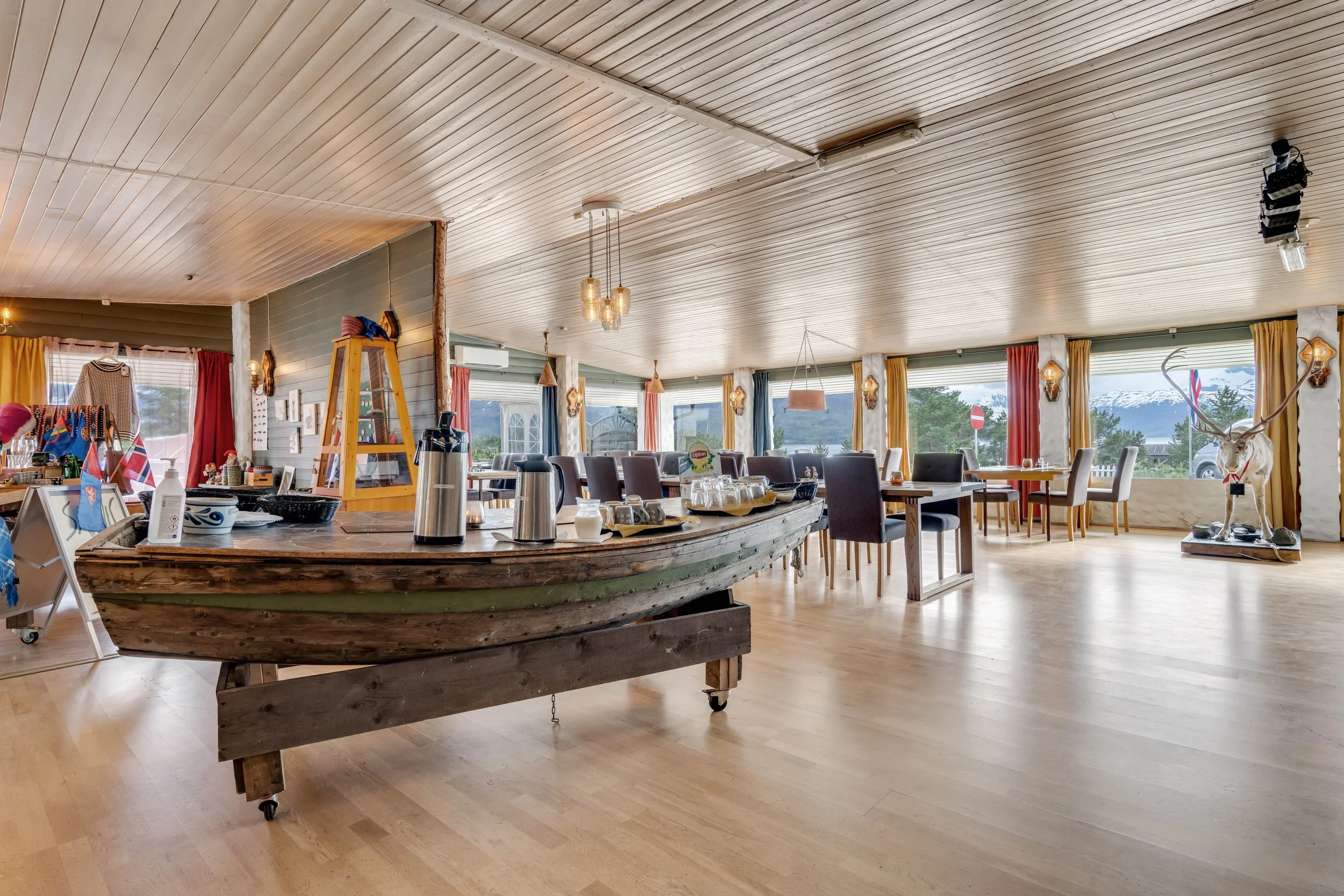 007_Samishop ved resepsjonen.jpg