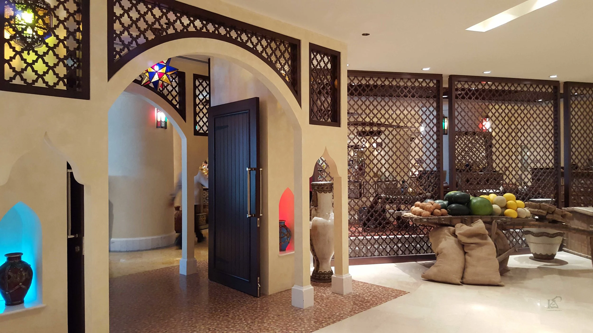 Getting transported to Moroccan Markets - the entance of Sridan
