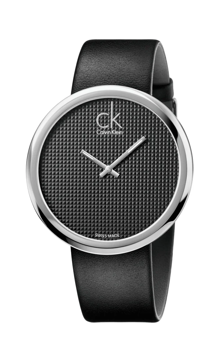 qatar-blogger-khansa-calvinklein-kempinski-watch-subtle-black