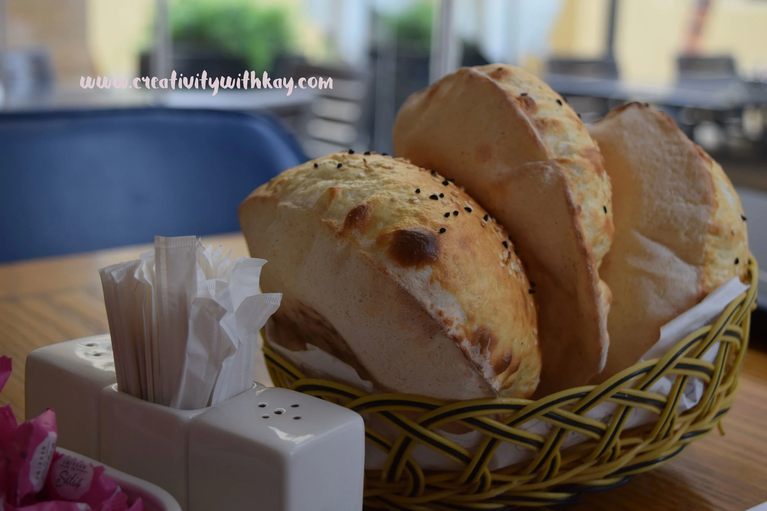 ramadan-2016-iftar-qatar-blogger-khansa-turkish-emirgansutis-bread.jpg