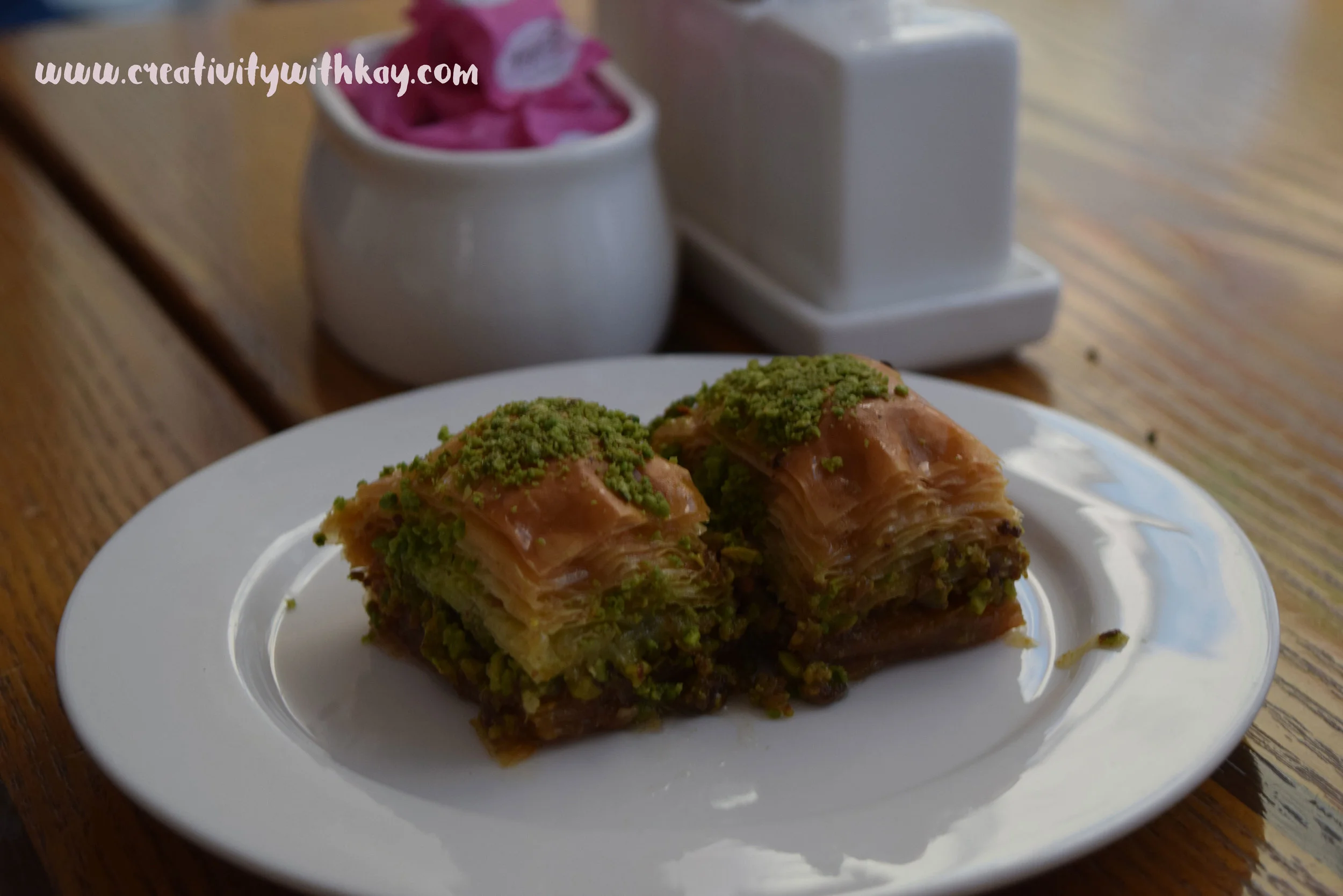 ramadan-2016-iftar-qatar-blogger-khansa-turkish-emirgansutis-baklava.jpg