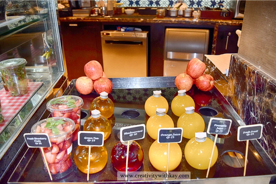 afternoon-tea-lobby-lounge-icdohathecity-qatar-blogger-juice-display.jpg