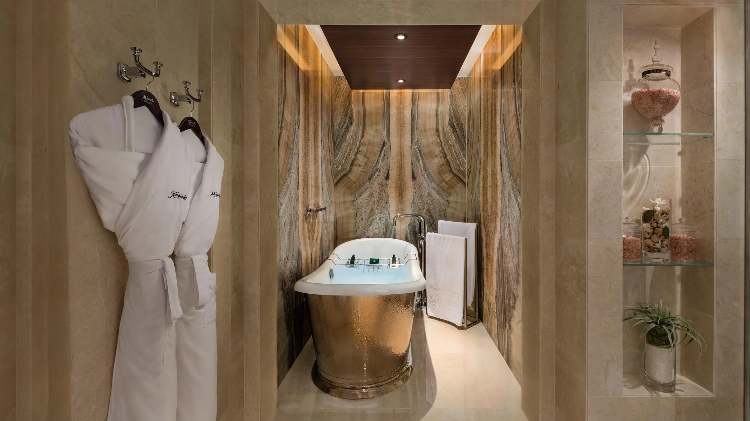 SKI Chalet Master Bedroom Bathtap