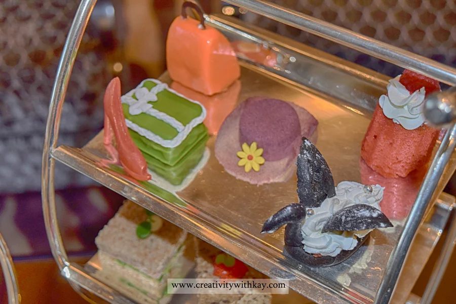 sarablounge-stregis-doha-afternoon-tea-carolineaster-desserts.jpg