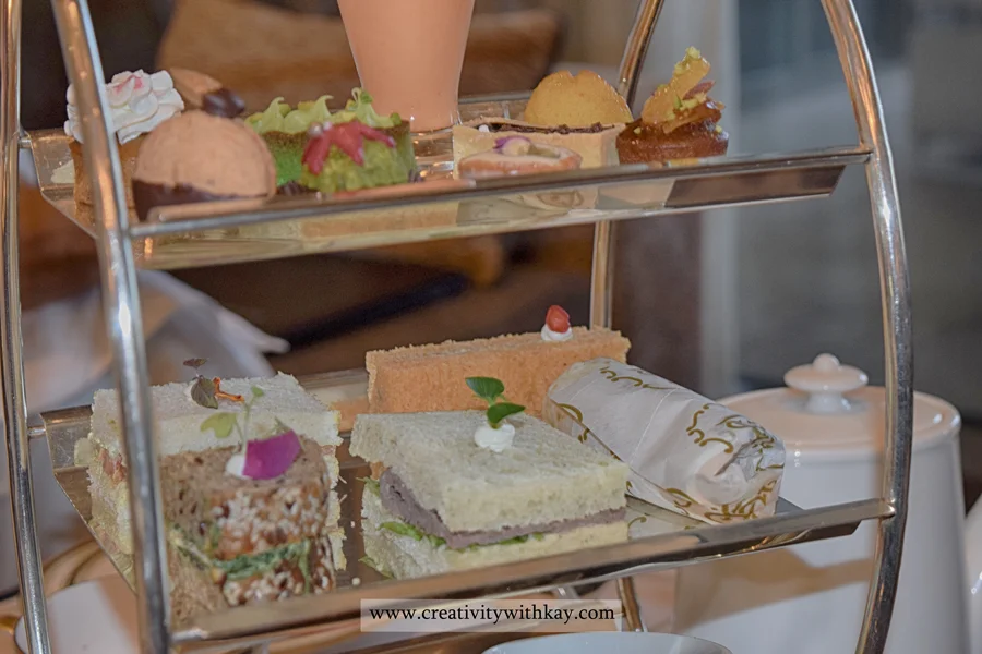 sarablounge-stregis-doha-afternoon-tea-carolineaster.jpg