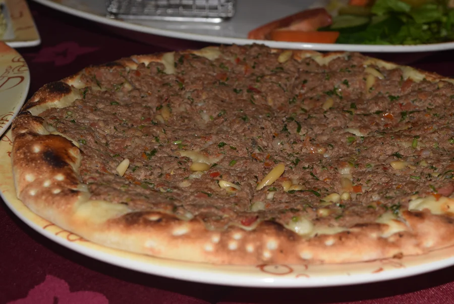 qatar-blogger-dubai-dining-marina-reemalbawadi-lahm-beajine.jpg