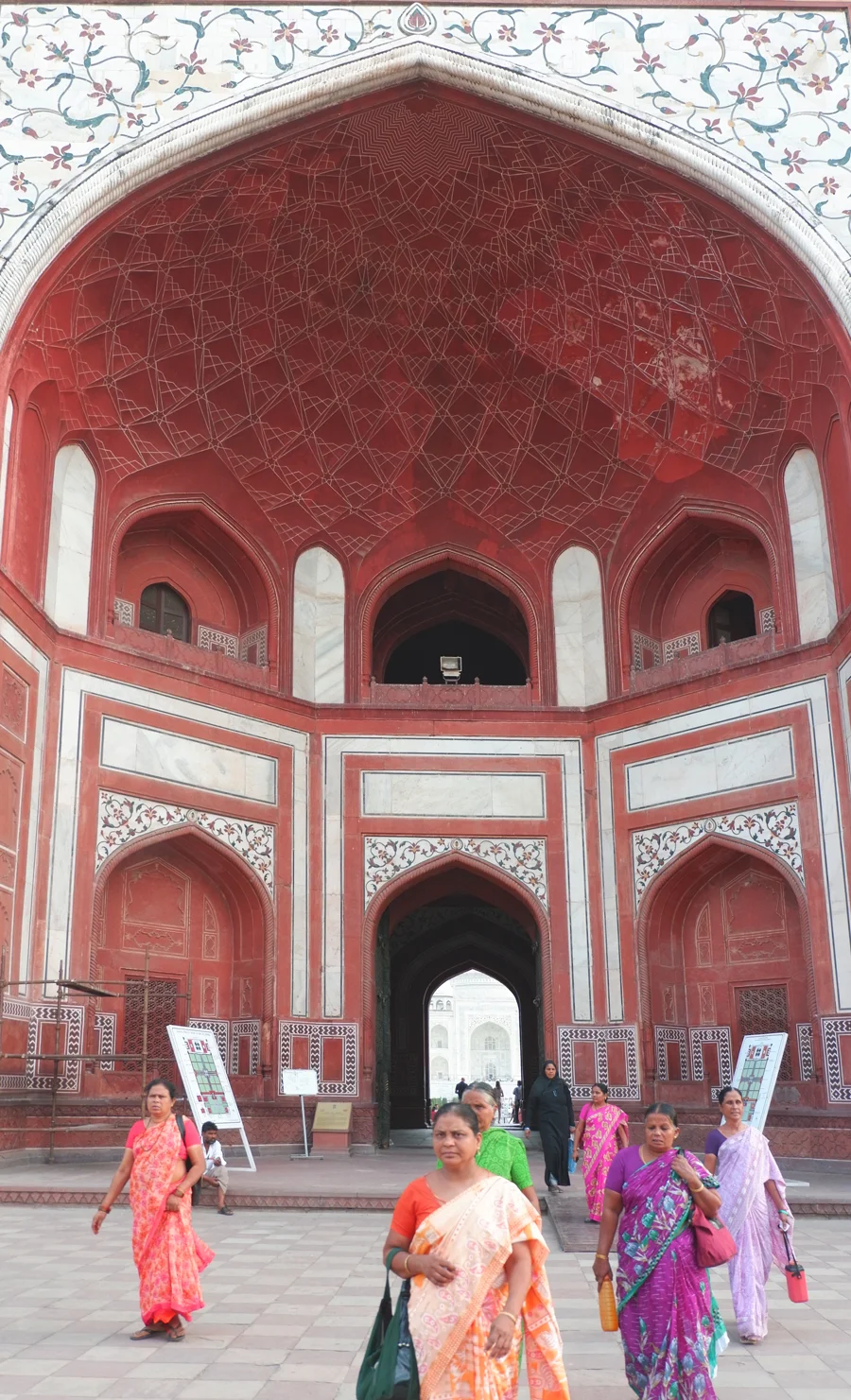 Taj-Mahal-gate1.jpg