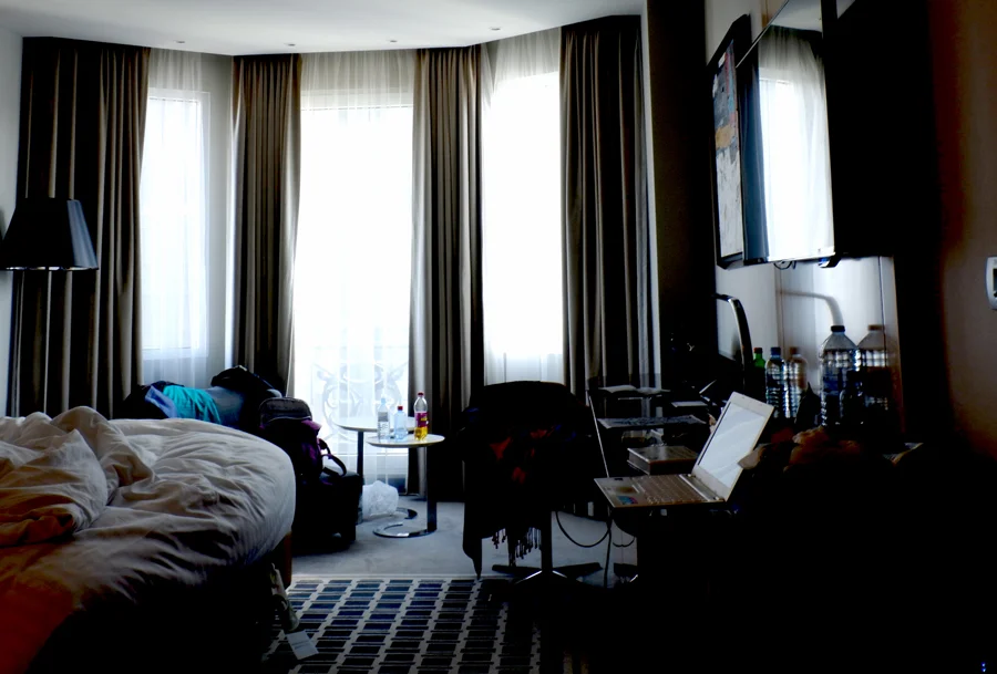 Marriott_DeluxeRoom_Space.jpg