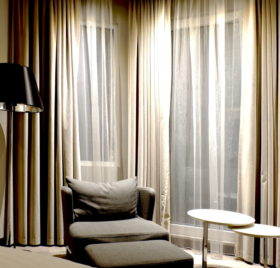 Marriott_DeluxeRoom_Lounge.jpg