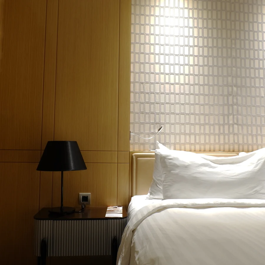 Skopje_Marriott_Bedroom_Headrestside.jpg