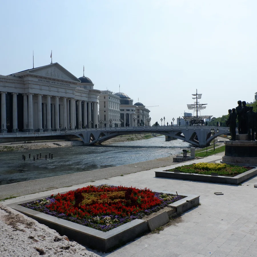 Skopje_Art_Bridge.jpg