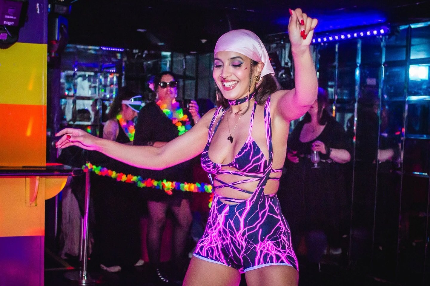 rolling y2k⚡️

our skaters living it up for @moonstaffing 

To book or enquire about our acts and performers DM or email: hello@amunetstaffing.com 💌