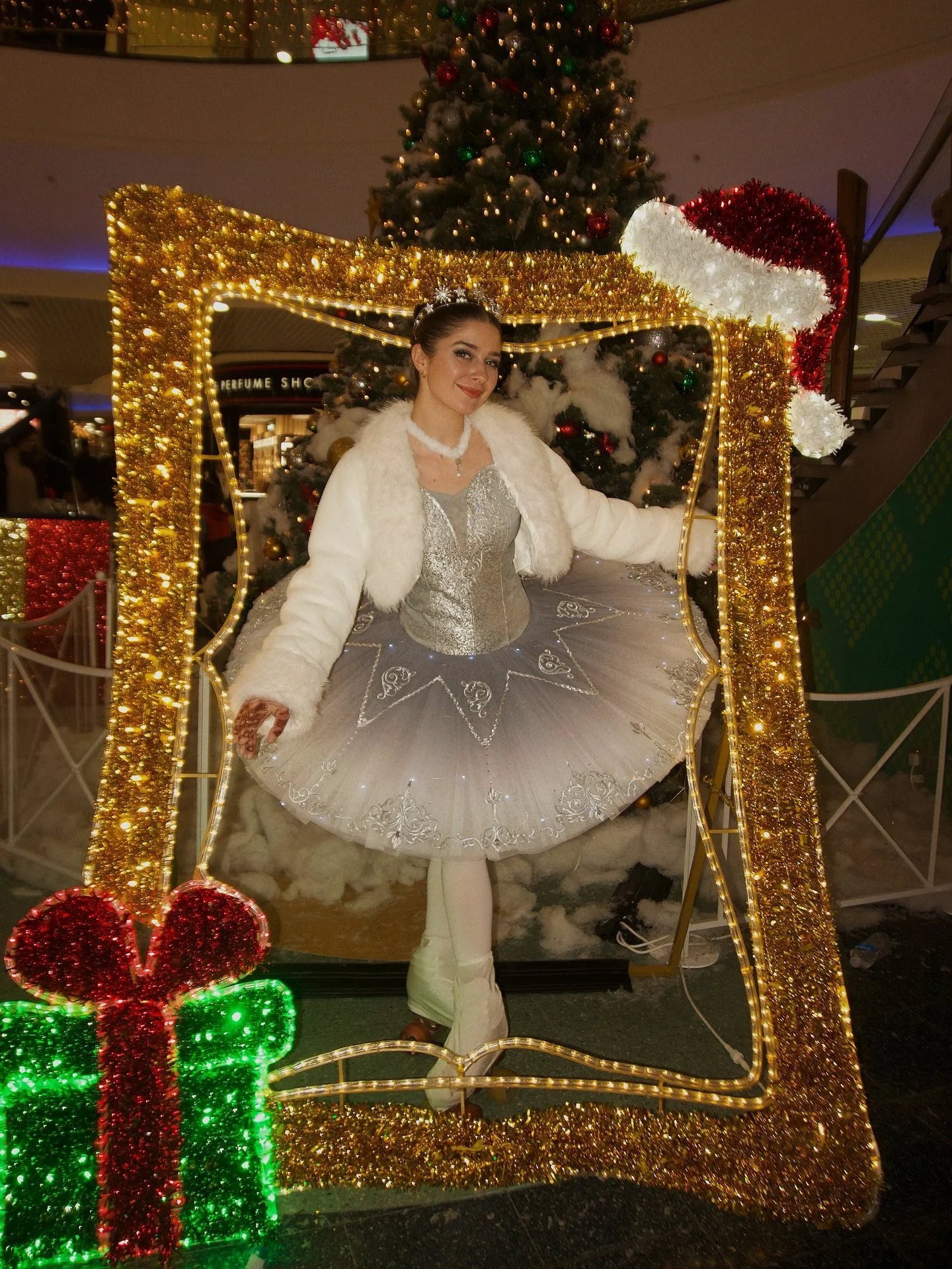 our sparkly 💡✨ christmas ballerina on rollerskates out for @cep_agency @candi_entertainment 🎀