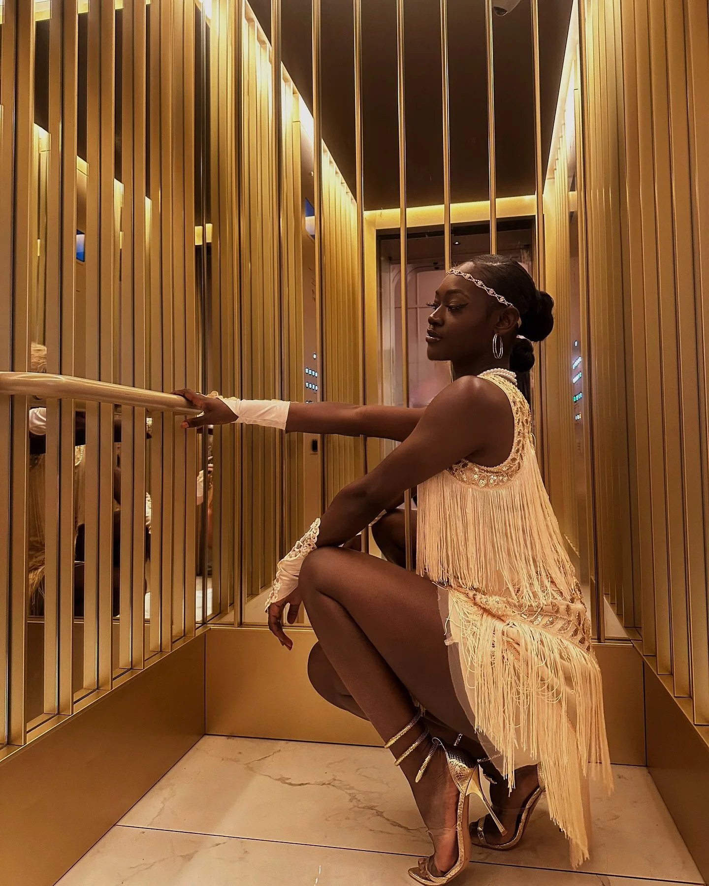 Styling with the space in mind✨

we enjoyed being back for another new year celebration with our wonderful client @artotellondonbattersea @joiabattersea @perolabattersea 🫶🏼

The iconic golden lifts, the power station backdrop, a glittery theme. We 