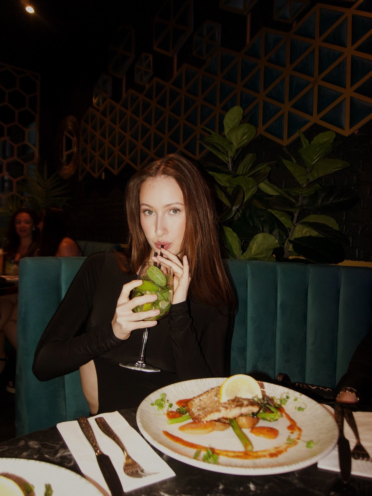drinks, dinner, and a show😍

Live music every friday at @oligarch_mk 🎶