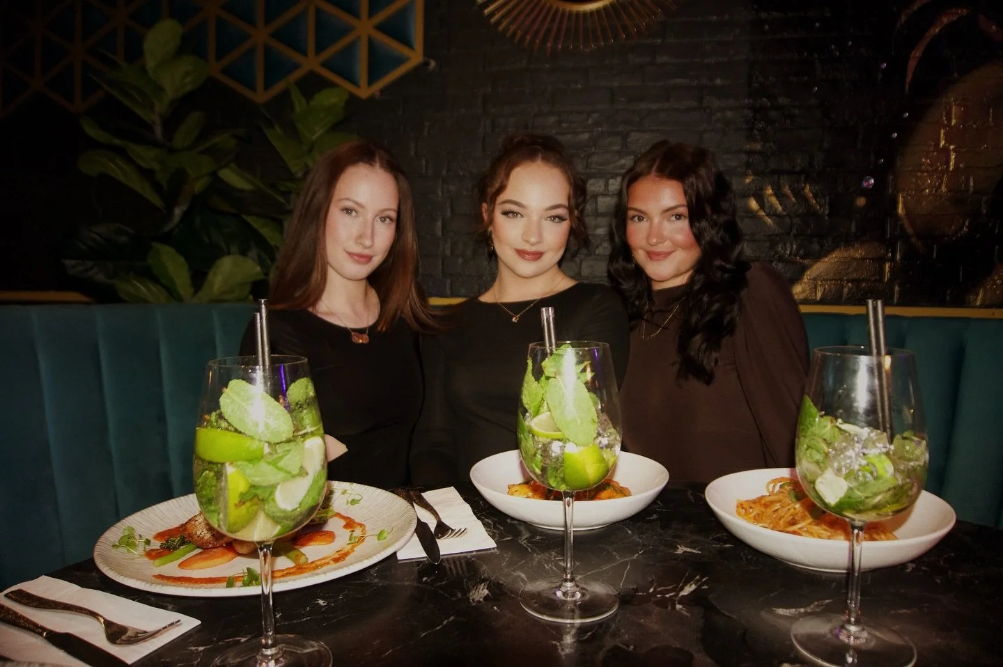 dining to live music✨🎶

catch our wonderful singer every friday at @oligarch_mk 🫶🏼