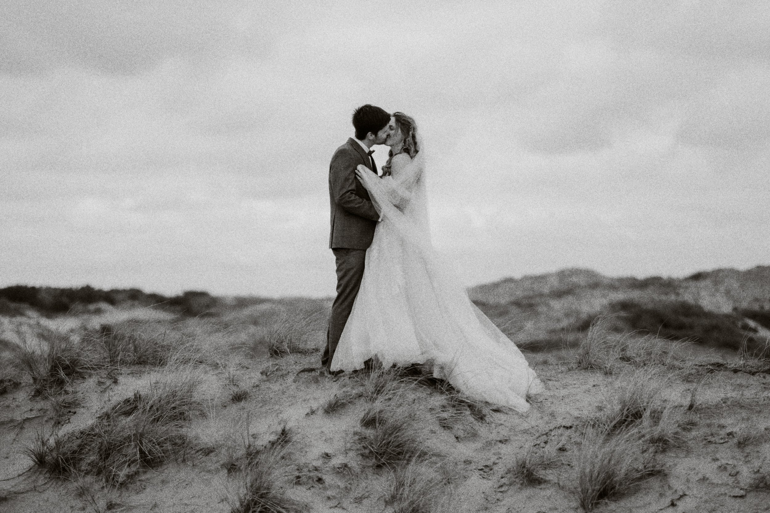 laura&konnie wedding hochzeitsfotograf holland strand fujifilm--2.jpg
