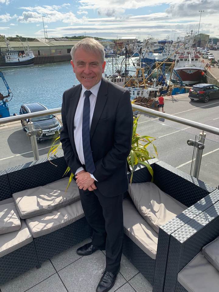 Le ministre britannique de la Pêche en visite dans le secteur local de la pêchePOSÉ : 05/07/2019Robert Goodwill MP a été nommé ministre britannique de la Pêche le 5 mars de cette année, et sa visite à South Down, moins de quatre mois après son entrée en fonction, a souligné l'importance de ...