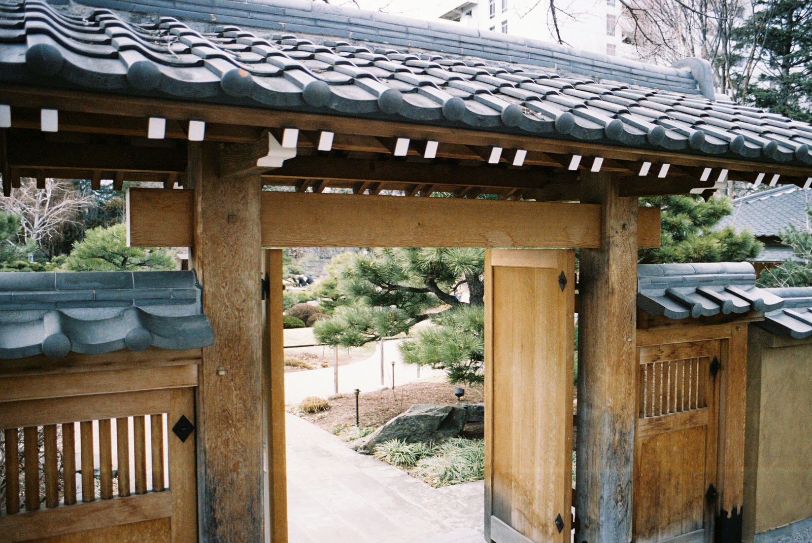  Entrance to the Japanese gardens. 