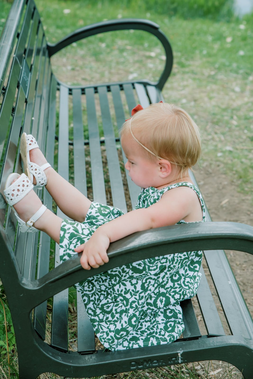 This is how one really SHOULD sit on a bench :-)