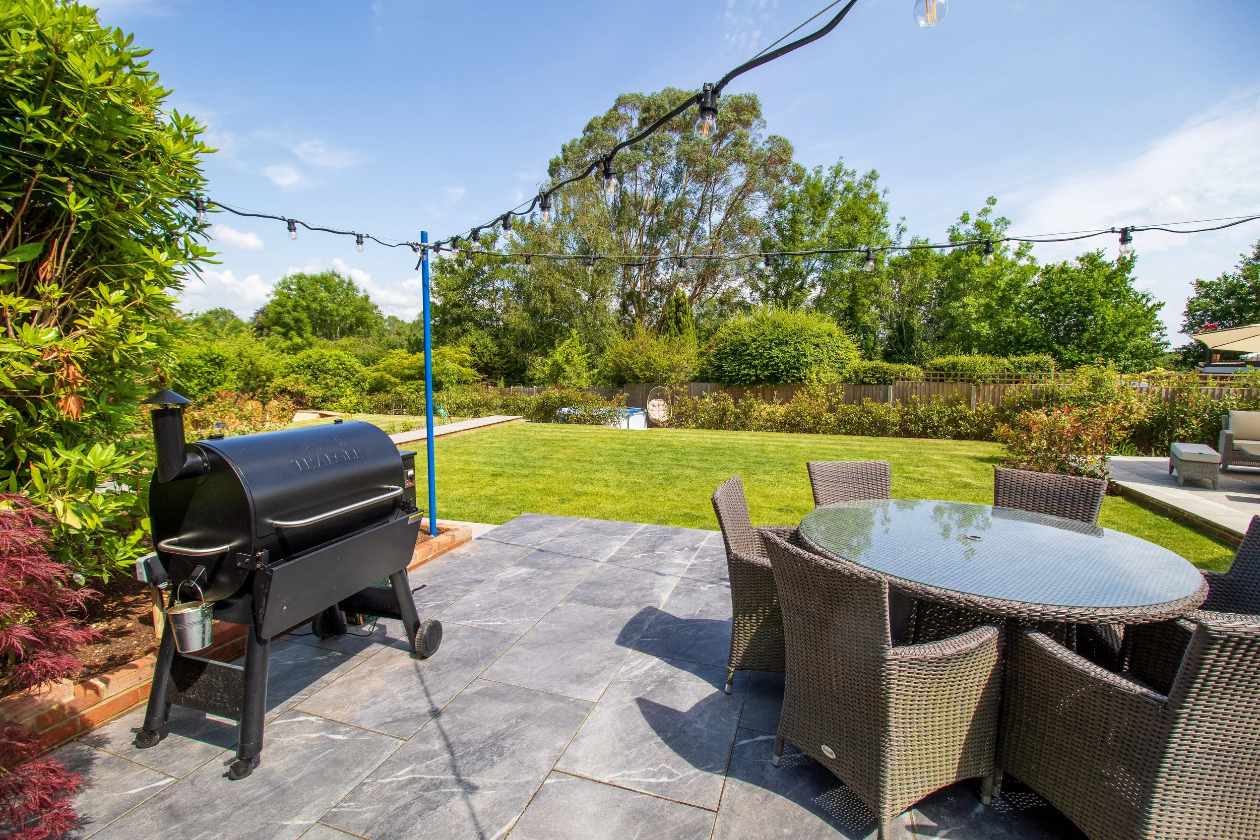 Ben Martin Garden Design_Porcelain_BBQ_Lawn_Planting_kent.JPG