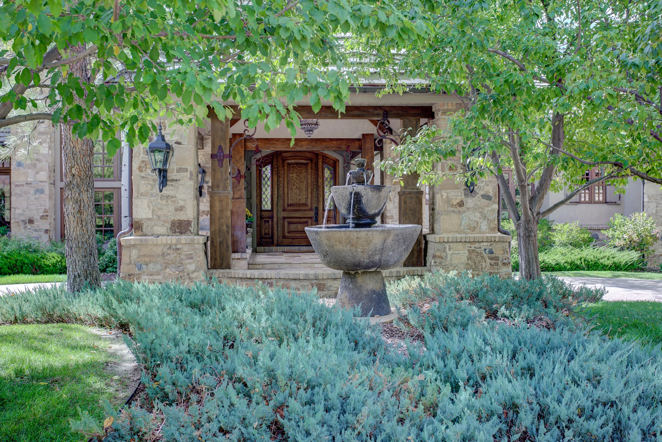 7 Eagle Pointe Lane_FrontFountain.jpg